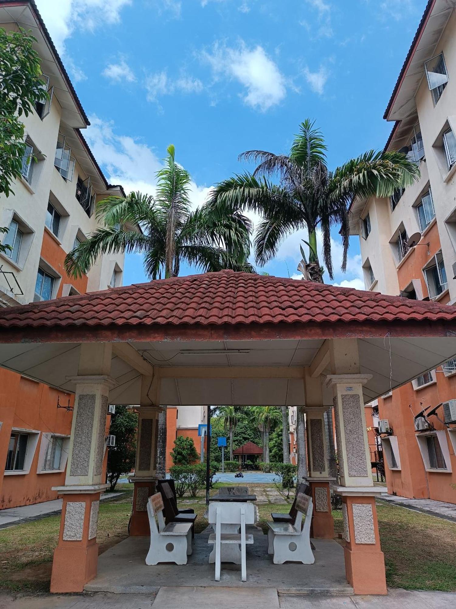 M.Fr Homestay Pangsapuri Putra Damai Putrajaya Exterior foto
